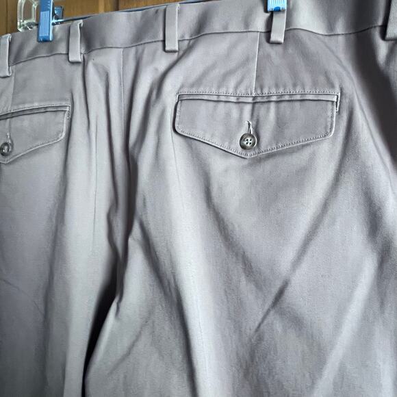 L.L. Bean Men’s Chino Pants 42 New With Tags! Pleated Front Business Casual - Picture 3 of 5